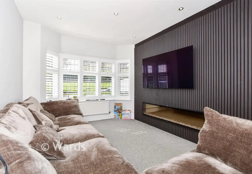 Lounge 3 - Empress Road, Aylesford, Kent - Wards of Kent