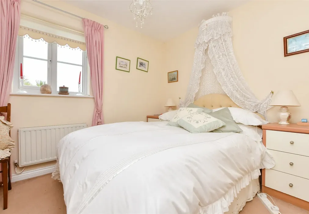 Bedroom 2 - Whytecliffs, Broadstairs, Kent - Wards of Kent