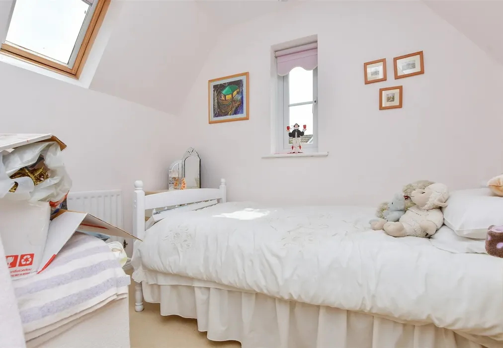 Bedroom 3 - Whytecliffs, Broadstairs, Kent - Wards of Kent