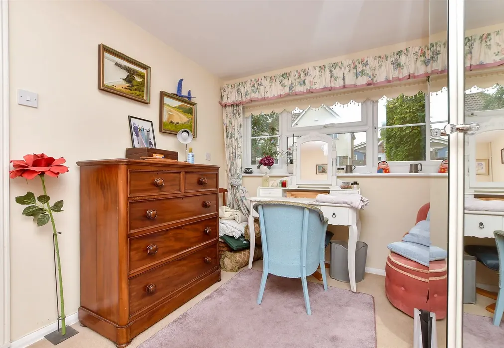 Bedroom 5 - Whytecliffs, Broadstairs, Kent - Wards of Kent