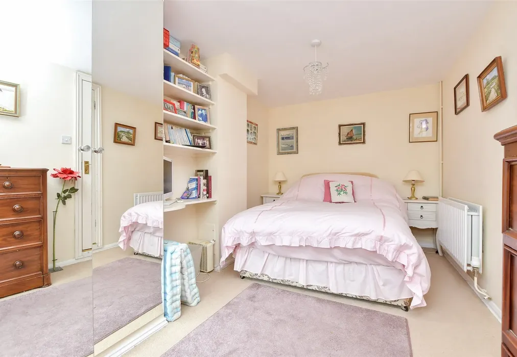 Bedroom 5 - Whytecliffs, Broadstairs, Kent - Wards of Kent