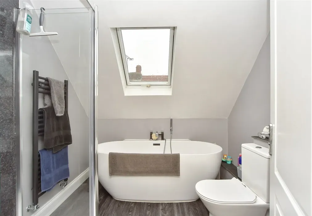 Bathroom - Broadview Avenue, Rainham, Gillingham, Kent - Wards of Kent