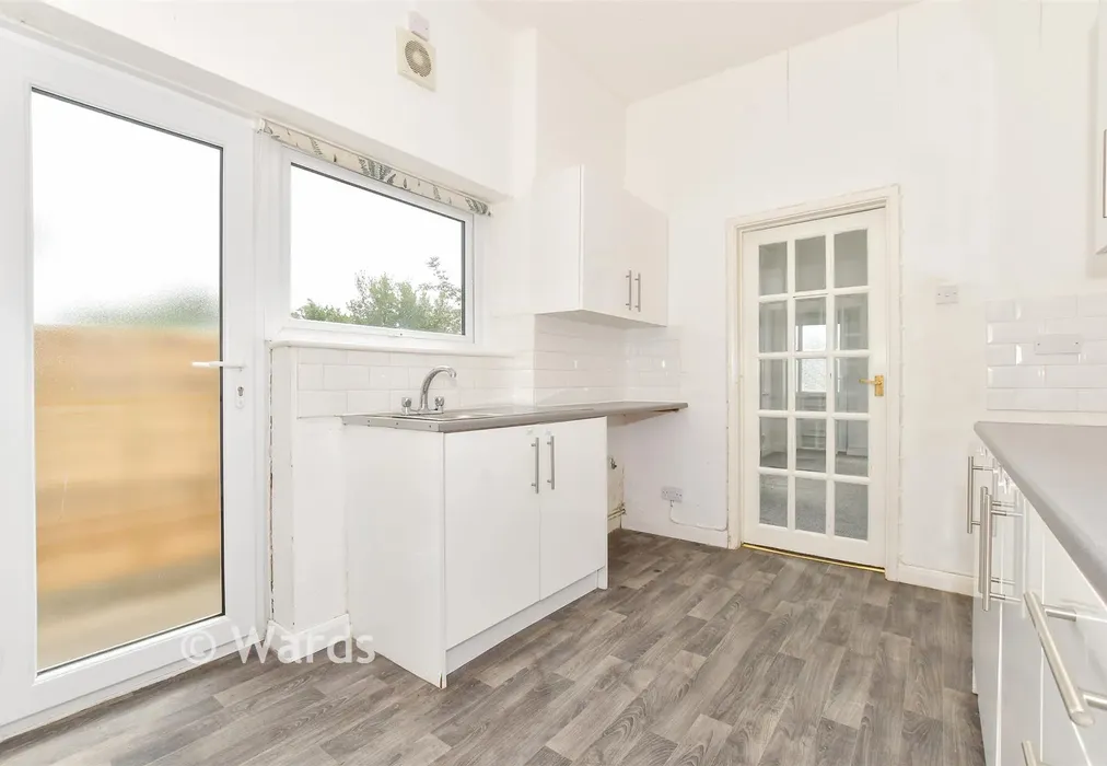 Kitchen - Tankerton Road, Whitstable, Kent - Wards of Kent