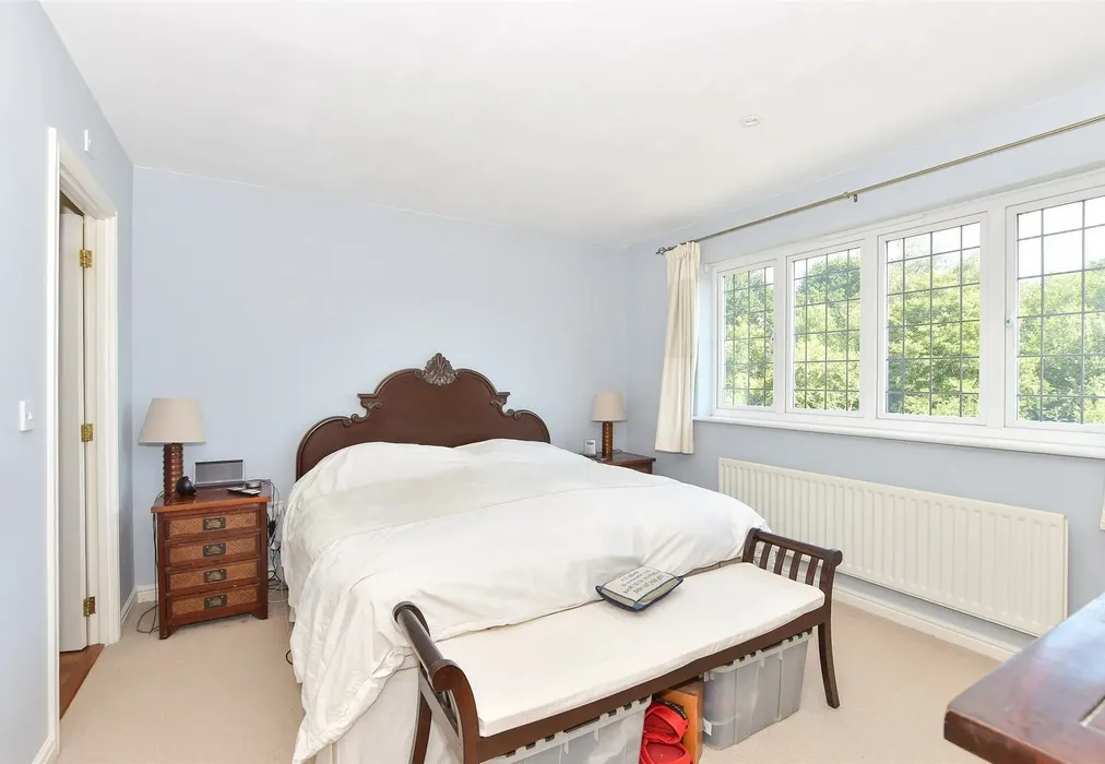 Bedroom 1 - Great Lime Kilns, Southwater, Horsham, West Sussex - Wards of Kent