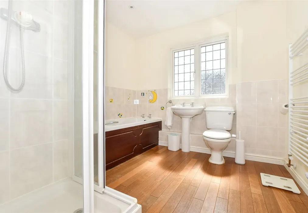 Bathroom - Great Lime Kilns, Southwater, Horsham, West Sussex - Wards of Kent