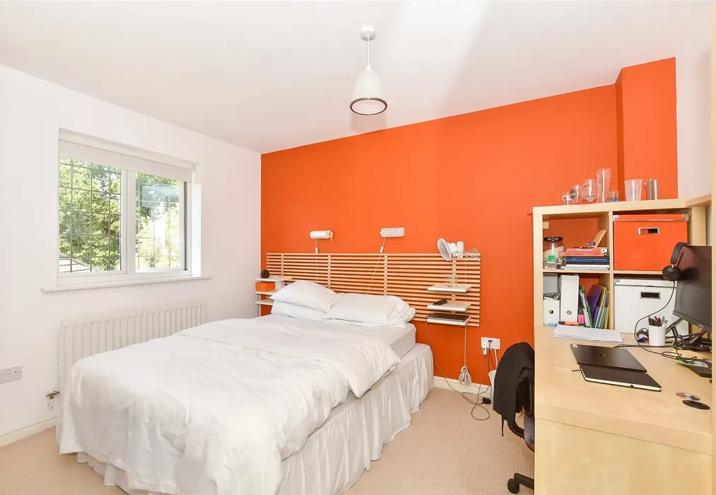 Bedroom 4 - Great Lime Kilns, Southwater, Horsham, West Sussex - Wards of Kent