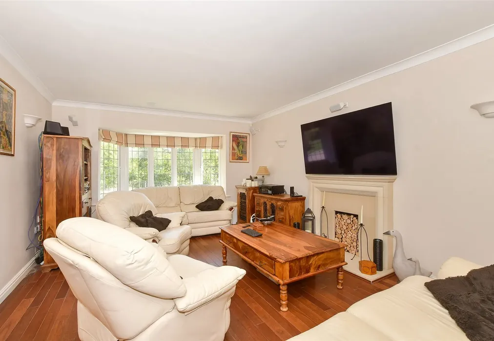 Lounge - Great Lime Kilns, Southwater, Horsham, West Sussex - Wards of Kent