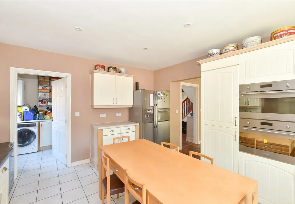 Kitchen - Great Lime Kilns, Southwater, Horsham, West Sussex - Wards of Kent