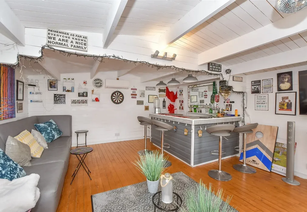 Room 1 - Valdene Close, Sutton Valence, Maidstone, Kent - Wards of Kent