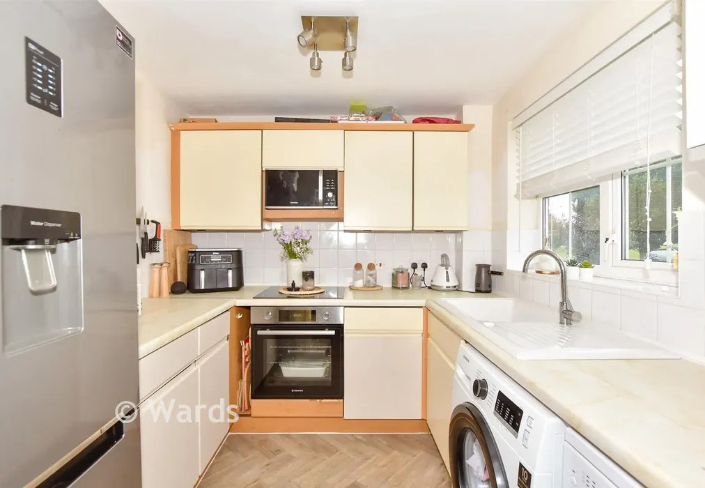 Kitchen - Heron Forstal Avenue, Hawkinge, Folkestone, Kent - Wards of Kent