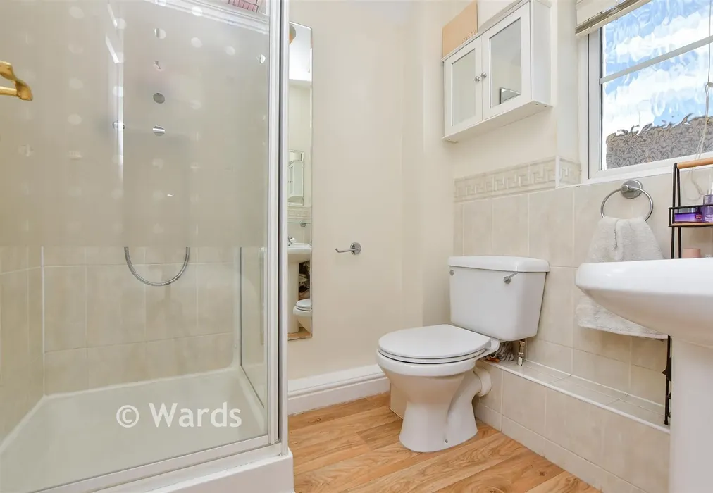 En-Suite - Maple Close, Broadstairs, Kent - Wards of Kent