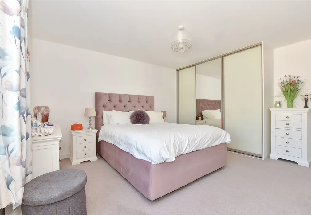 Bedroom 1 - Juniper Court, Headcorn, Kent - Wards of Kent