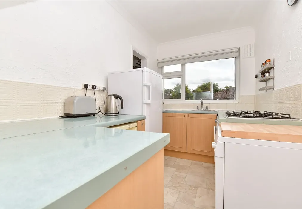 Kitchen - Cheviot Close, Banstead, Surrey - Wards of Kent