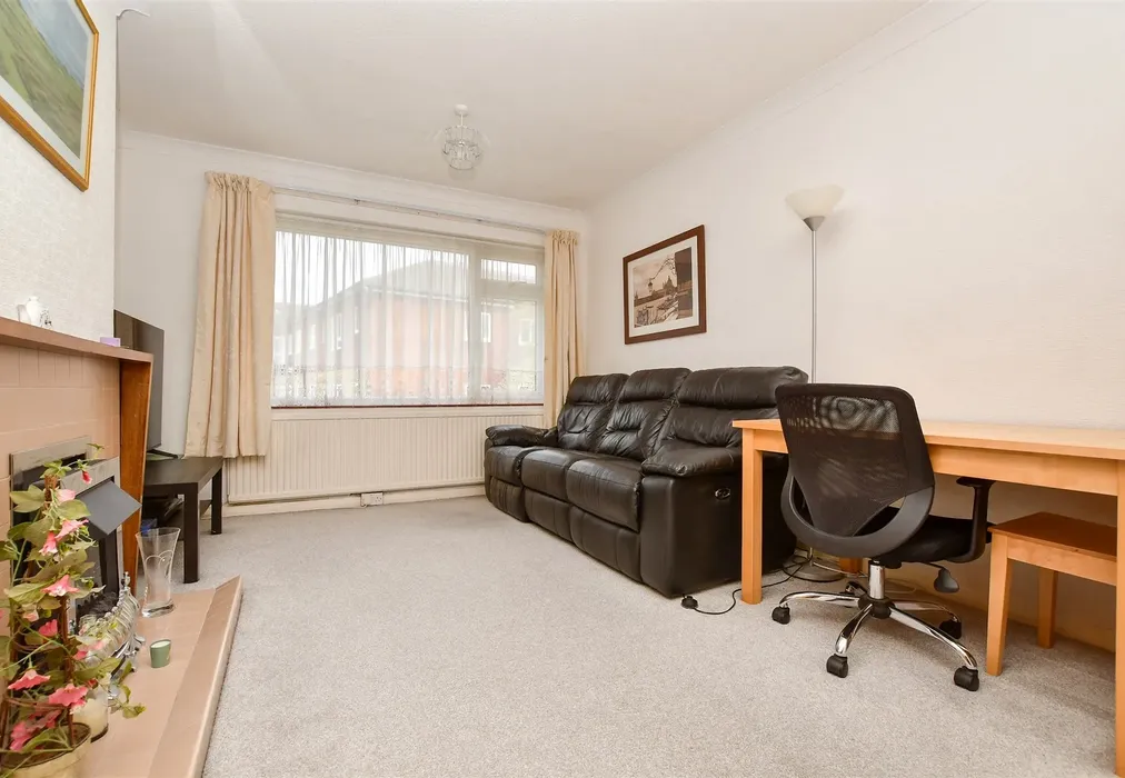 Lounge - Cheviot Close, Banstead, Surrey - Wards of Kent