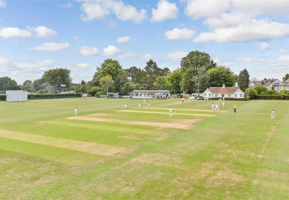 Surrounding Area - Cheviot Close, Banstead, Surrey - Wards of Kent
