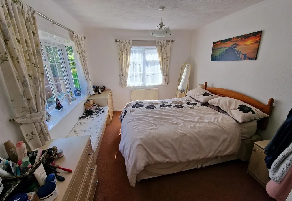 Bedroom 1 - London Road, West Kingsdown, Kent - Wards of Kent