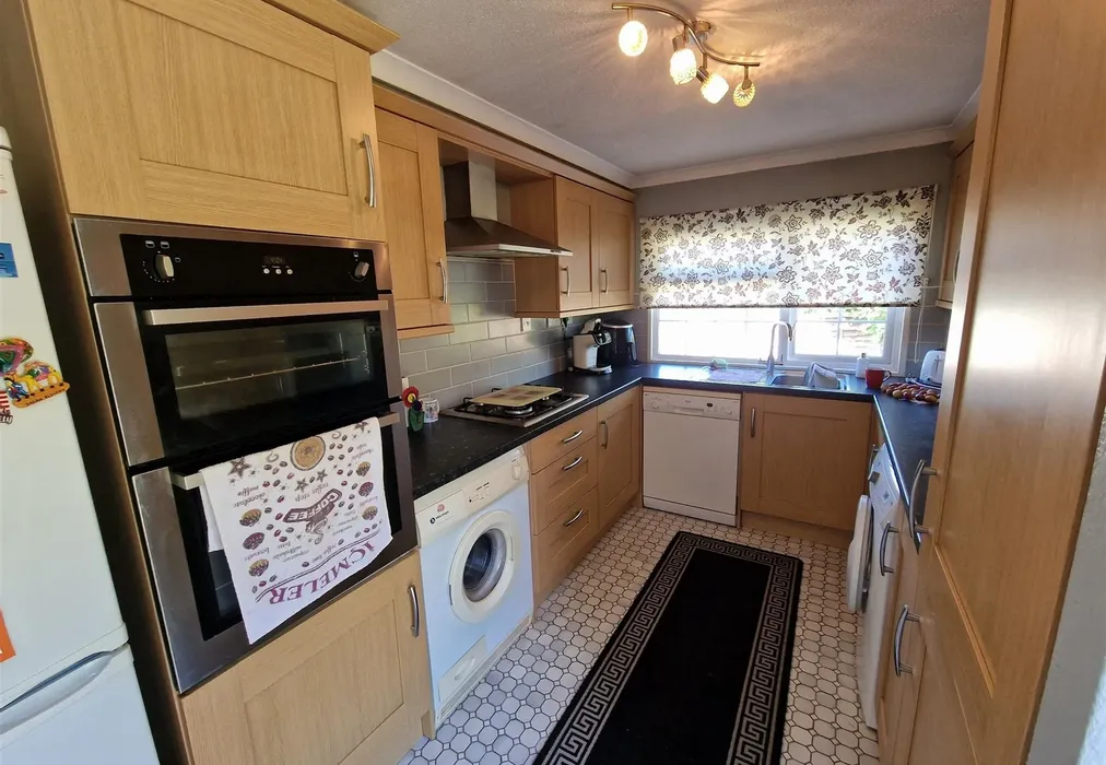 Kitchen - London Road, West Kingsdown, Kent - Wards of Kent
