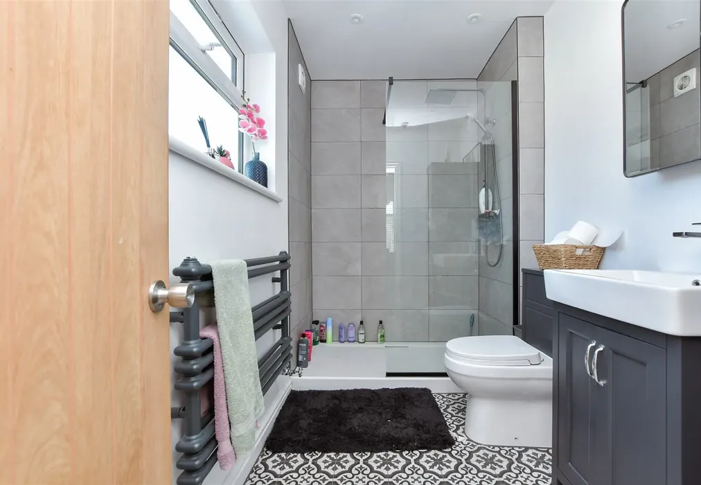 Shower Room - Manston Road, Ramsgate, Kent - Wards of Kent