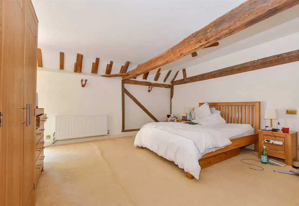 Bedroom 1 - Lower Road, Sutton Valence, Maidstone, Kent - Wards of Kent