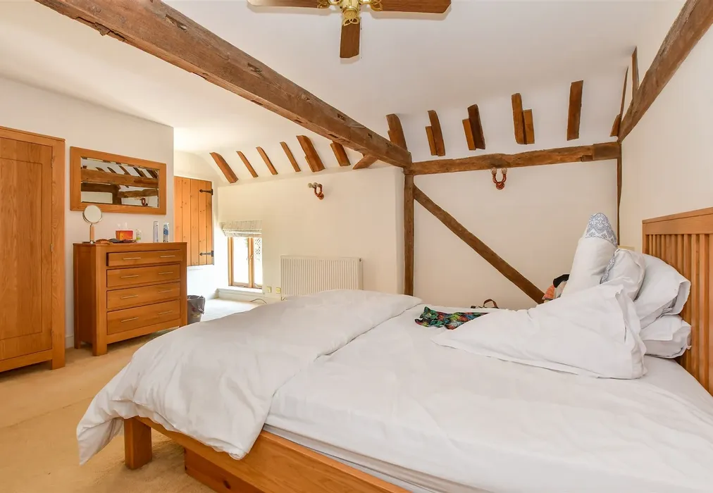 Bedroom 1 - Lower Road, Sutton Valence, Maidstone, Kent - Wards of Kent