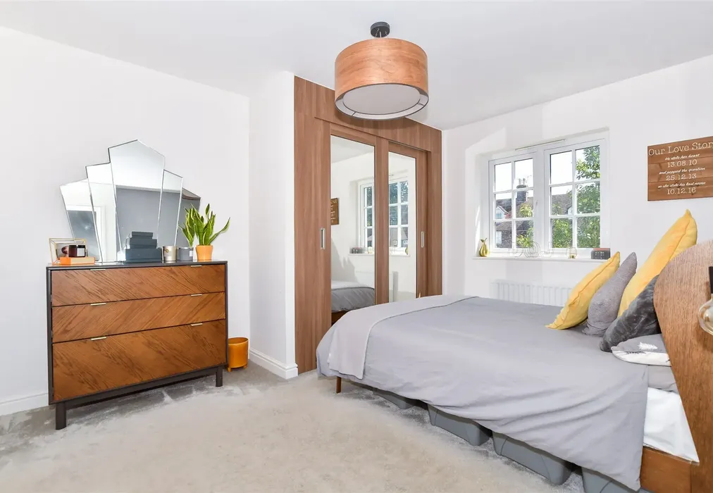 Bedroom 1 - Gravel Pit Lane, Marden, Tonbridge, Kent - Wards of Kent