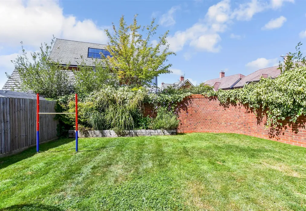 Rear Garden - Gravel Pit Lane, Marden, Tonbridge, Kent - Wards of Kent