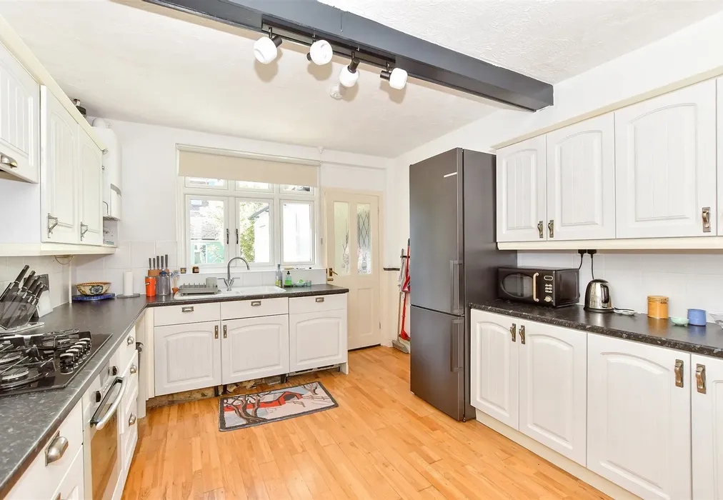 Kitchen - Irvine Road, Littlehampton, West Sussex - Wards of Kent