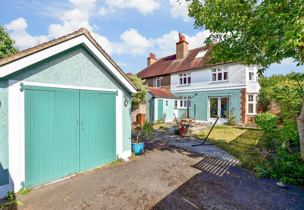 Rear Garden - Irvine Road, Littlehampton, West Sussex - Wards of Kent