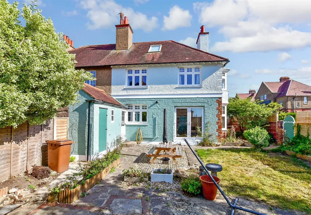 Rear Garden - Irvine Road, Littlehampton, West Sussex - Wards of Kent