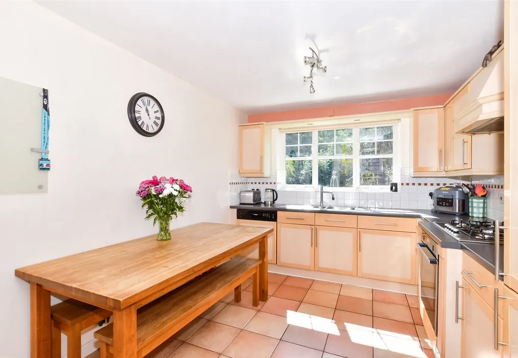 Kitchen - Peregrine Road, Kings Hill, West Malling, Kent - Wards of Kent