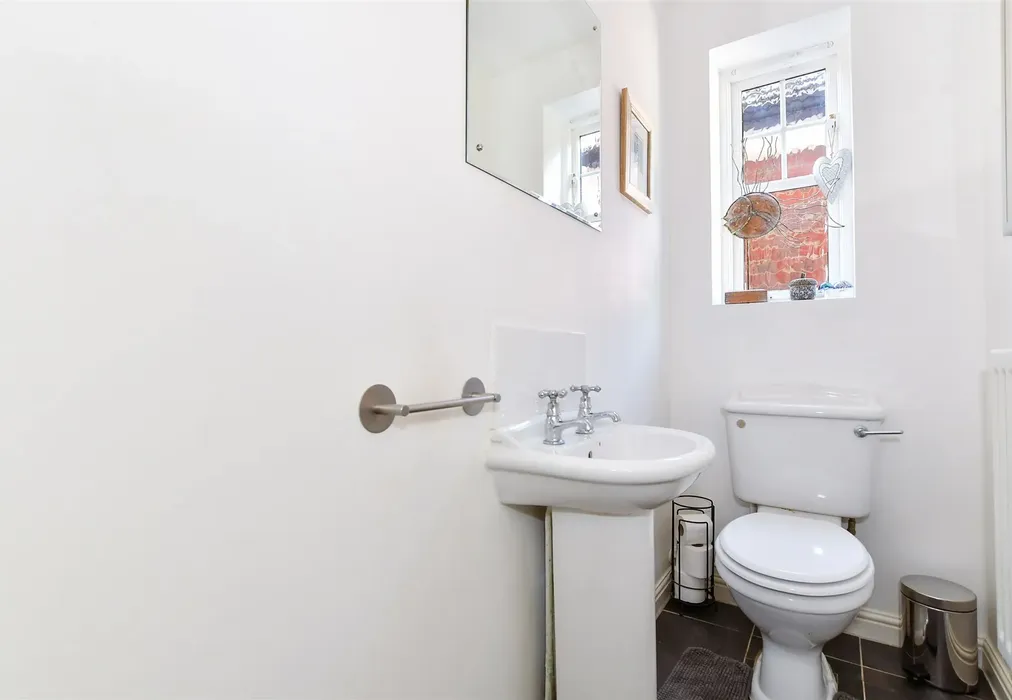Cloakroom - Peregrine Road, Kings Hill, West Malling, Kent - Wards of Kent