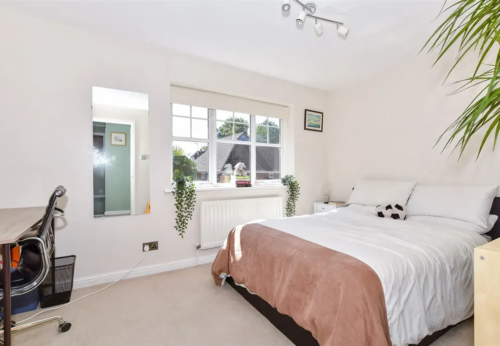 Bedroom 2 - Peregrine Road, Kings Hill, West Malling, Kent - Wards of Kent