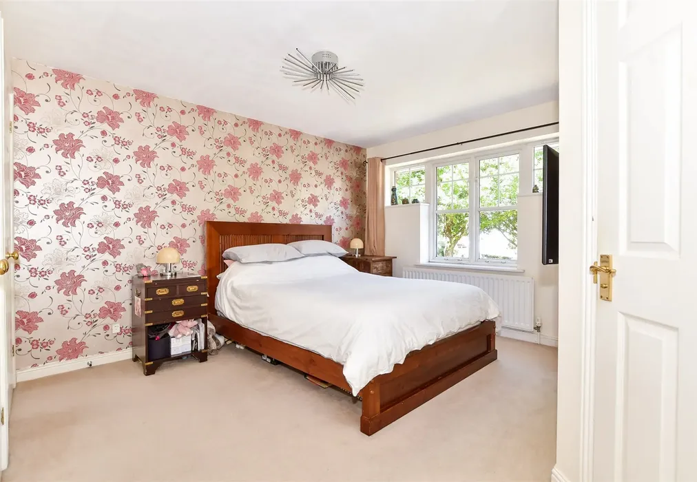 Bedroom 1 - Peregrine Road, Kings Hill, West Malling, Kent - Wards of Kent