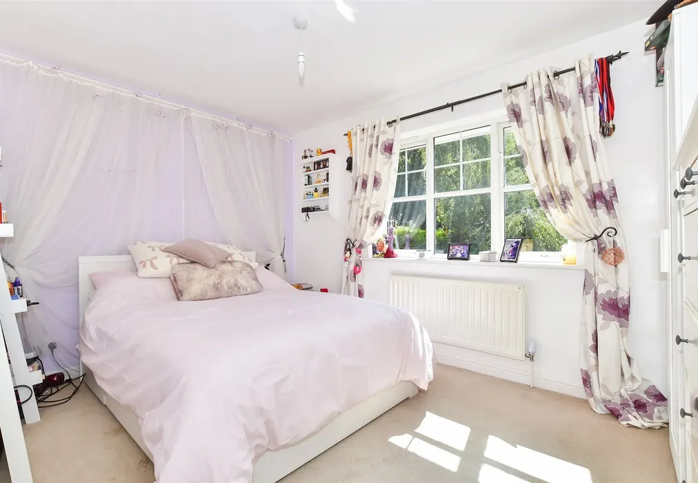 Bedroom 3 - Peregrine Road, Kings Hill, West Malling, Kent - Wards of Kent
