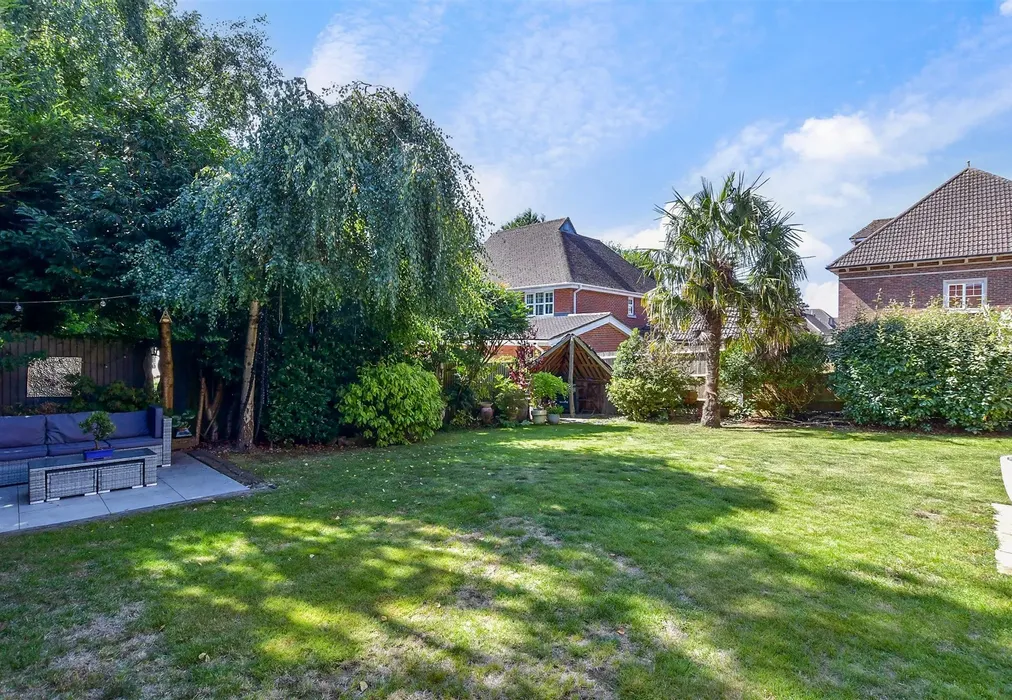 Rear Garden - Peregrine Road, Kings Hill, West Malling, Kent - Wards of Kent