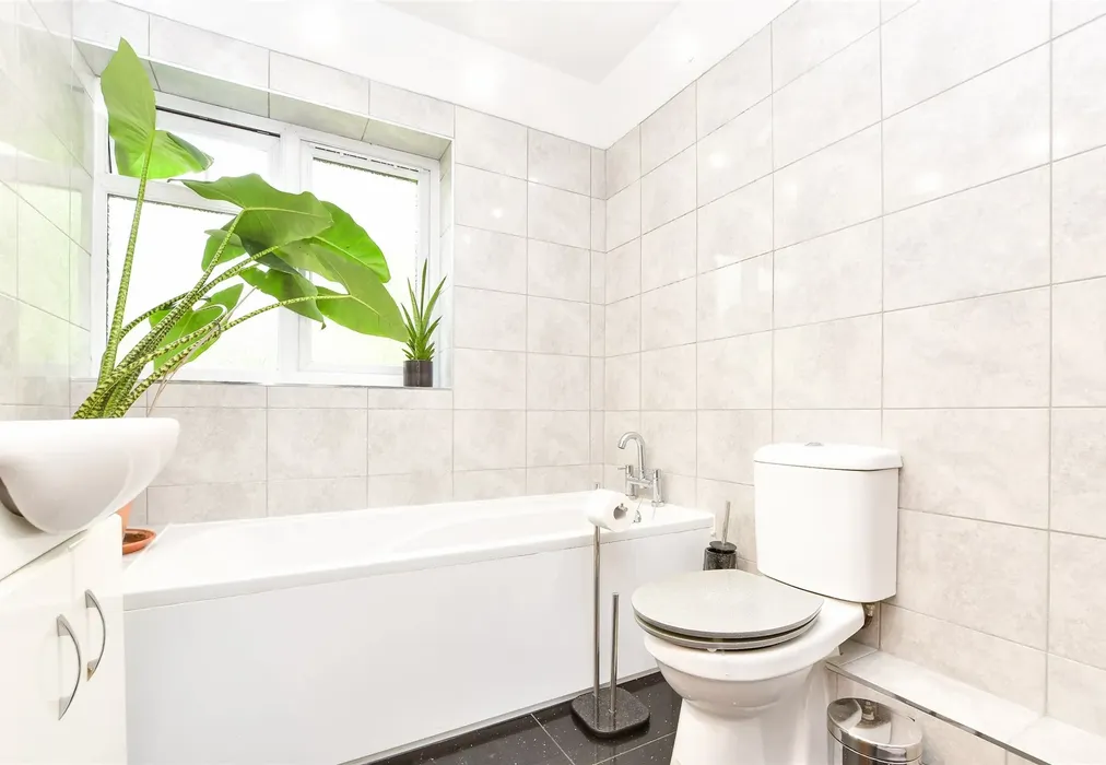 Bathroom - Bentsbrook Road, North Holmwood, Dorking, Surrey - Wards of Kent