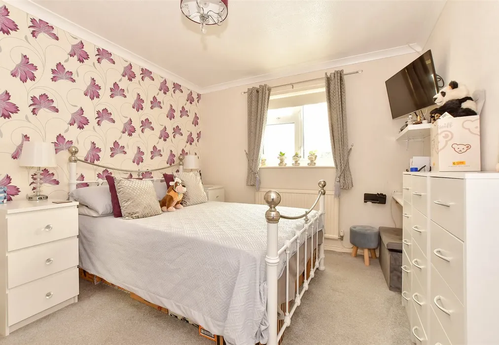 Bedroom 1 - Forest Way, Winford, Sandown, Isle of Wight - Wards of Kent