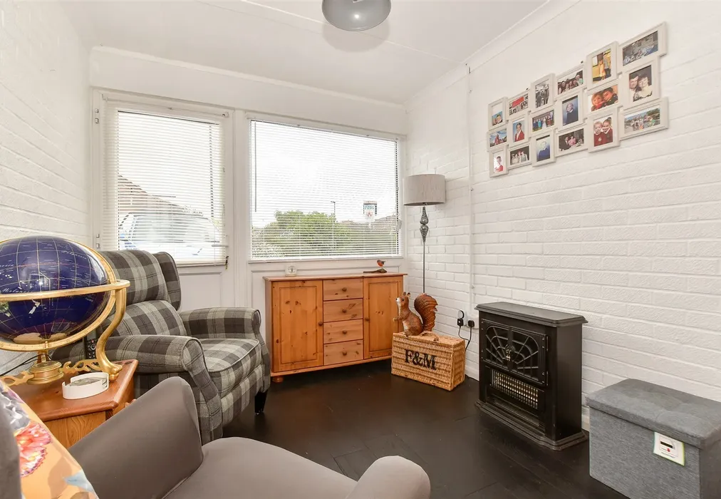 Snug - Forest Way, Winford, Sandown, Isle of Wight - Wards of Kent