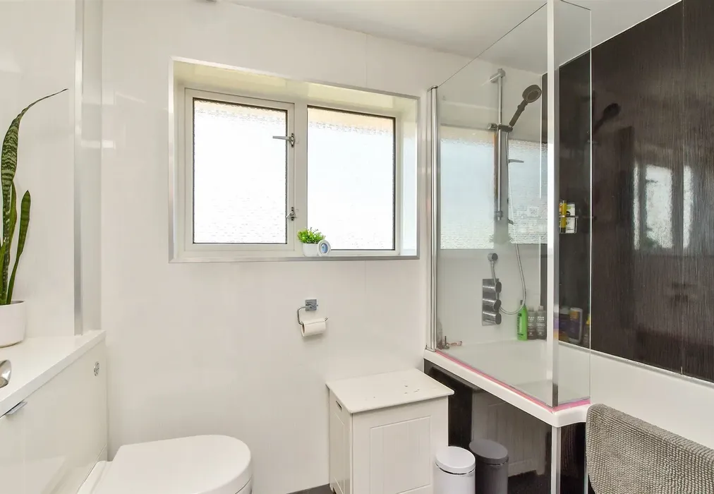Bathroom - Brentwood Road, Brighton, East Sussex - Wards of Kent