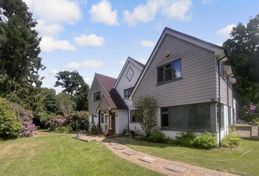Snow Hill, Copthorne, Surrey - Wards of Kent