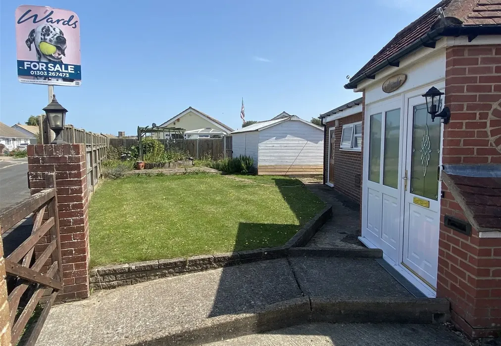 Front Garden - Woodland Way, Dymchurch, Romney Marsh, Kent - Wards of Kent