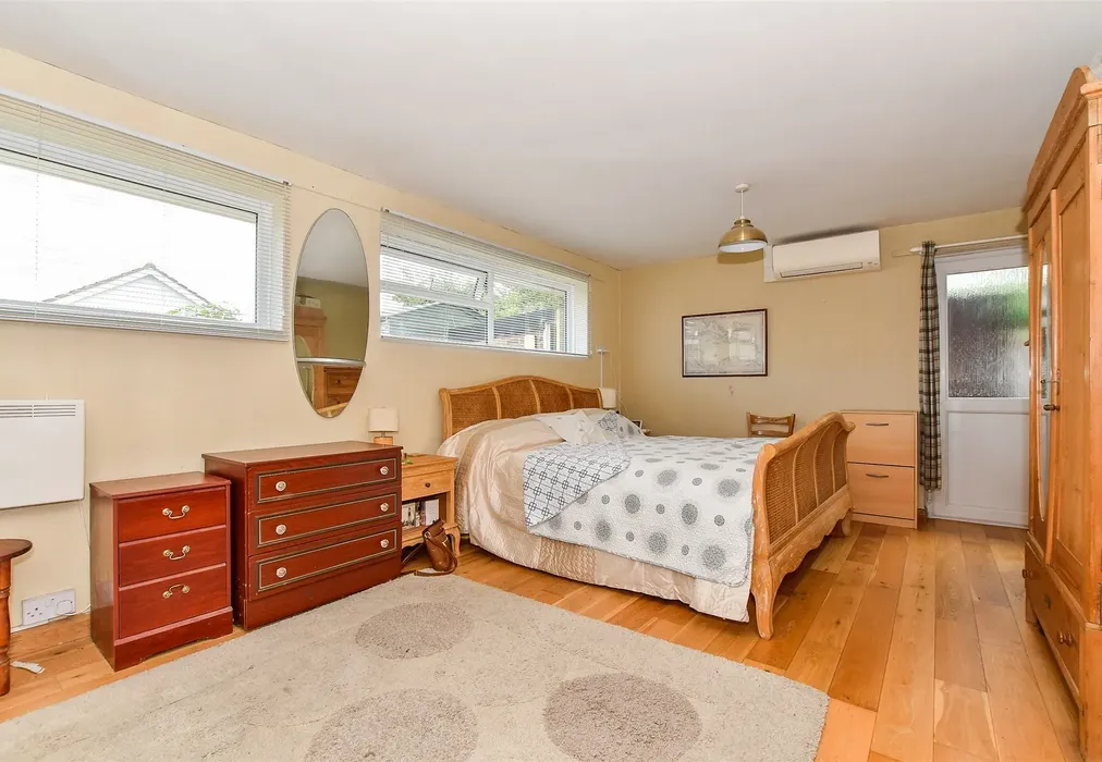 Bedroom 1 - Woodland Way, Dymchurch, Romney Marsh, Kent - Wards of Kent