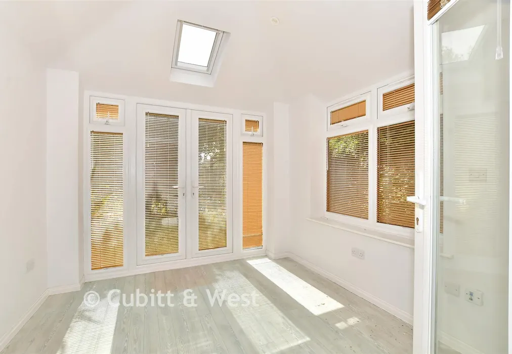 Garden Room - Bluebell Close, Horsham, West Sussex - Wards of Kent