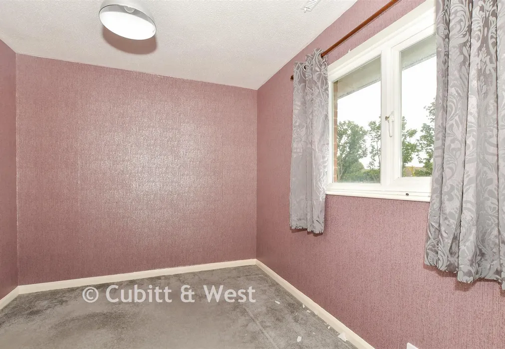 Bedroom 3 - Bluebell Close, Horsham, West Sussex - Wards of Kent