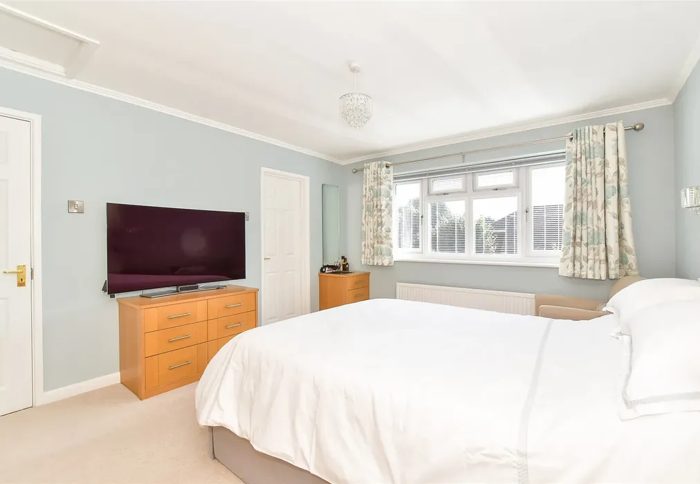 Bedroom 1 - Swallow Close, Havant, Hampshire - Wards of Kent