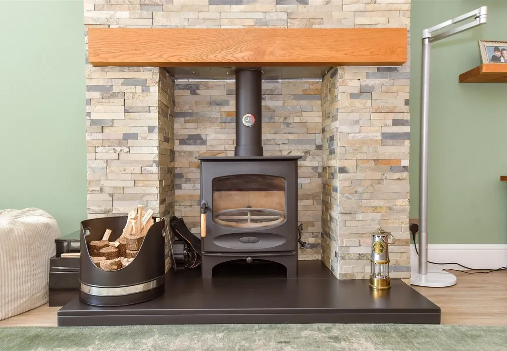 Internal Feature - Swallow Close, Havant, Hampshire - Wards of Kent