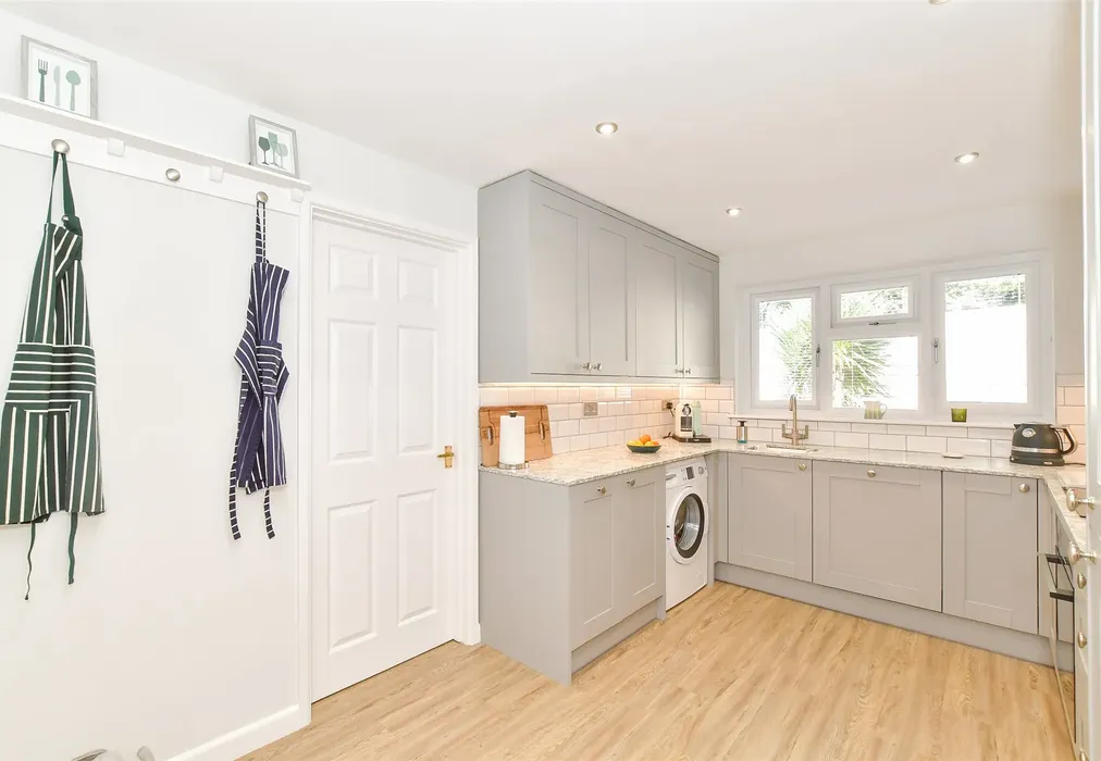Kitchen - Swallow Close, Havant, Hampshire - Wards of Kent