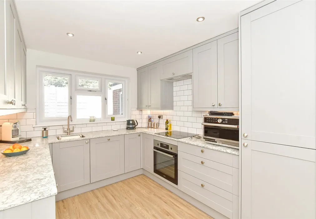 Kitchen - Swallow Close, Havant, Hampshire - Wards of Kent