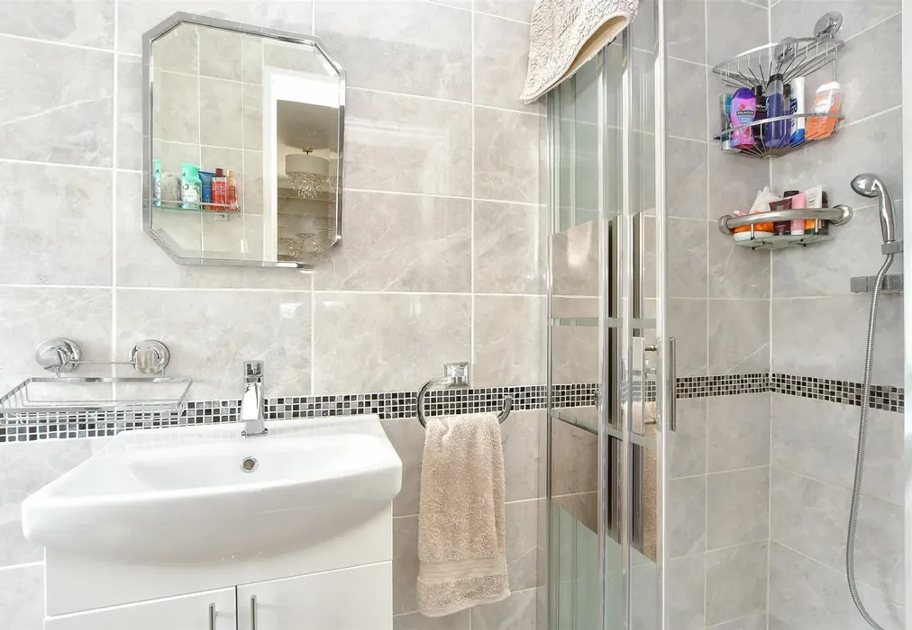 En-Suite Shower Room - Elm Grove, Sittingbourne, Kent - Wards of Kent