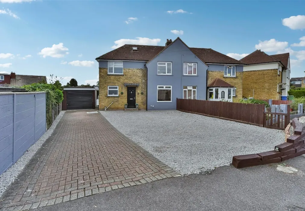 Driveway/Parking - Elm Grove, Sittingbourne, Kent - Wards of Kent
